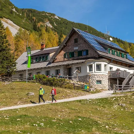 Einbaumhaus Chalet *